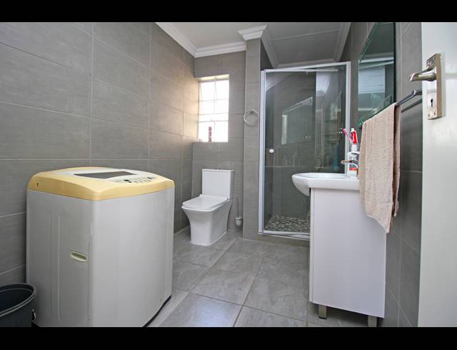 5 BEDROOM HOUSE FOR SALE IN BLOUBOSRAND